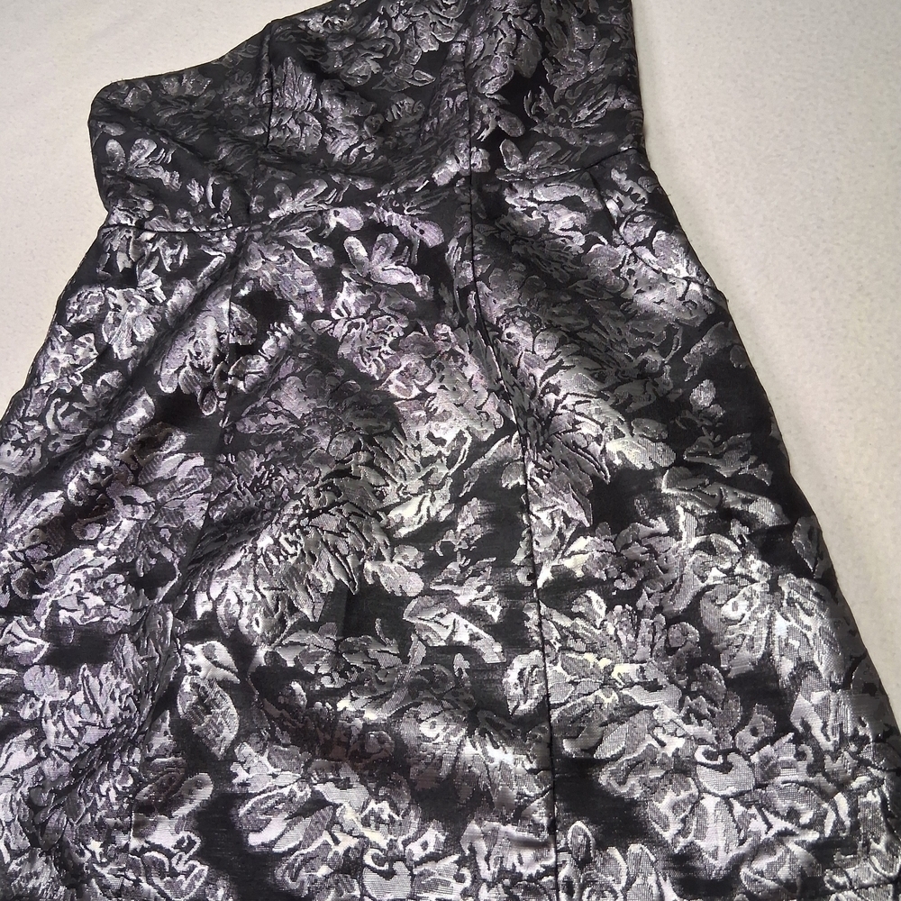 Kismet Elegant One-Shoulder Dress in Black and Silver - Picture 4 of 5